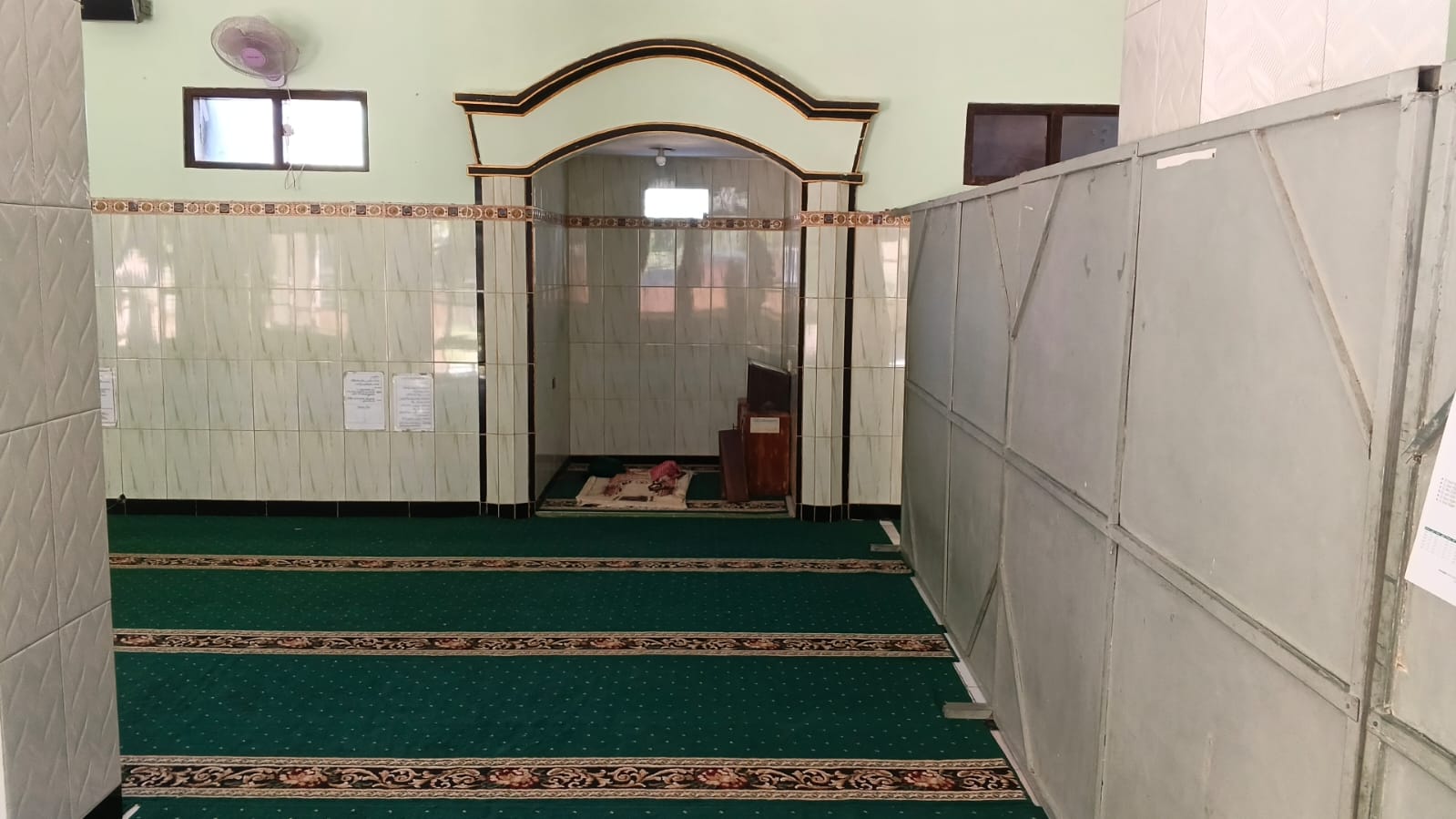 Foto Dalam Masjid (Mimbar/Mihrab) — HIDAYATUS SHIBYAN, Tulungrejo, Glenmore
