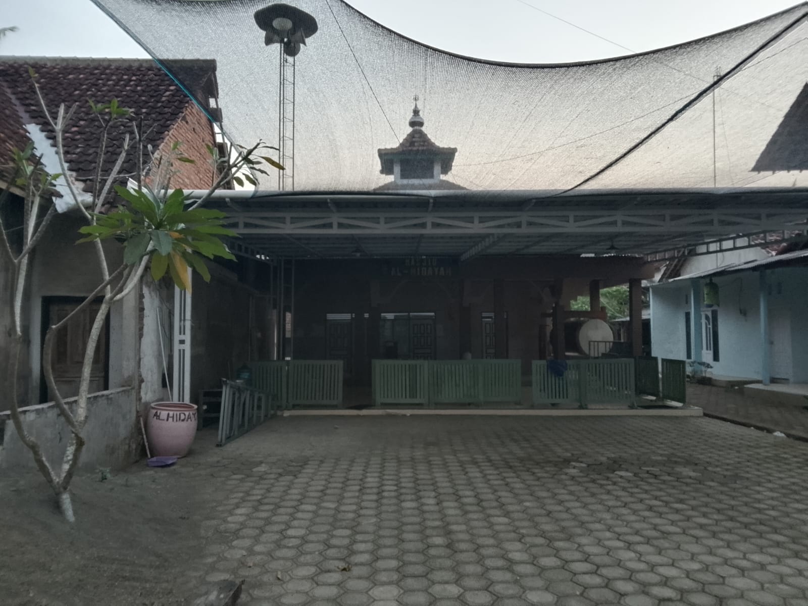 Foto Depan Masjid & Papan Nama — AL HIDAYAH, Barurejo, Siliragung