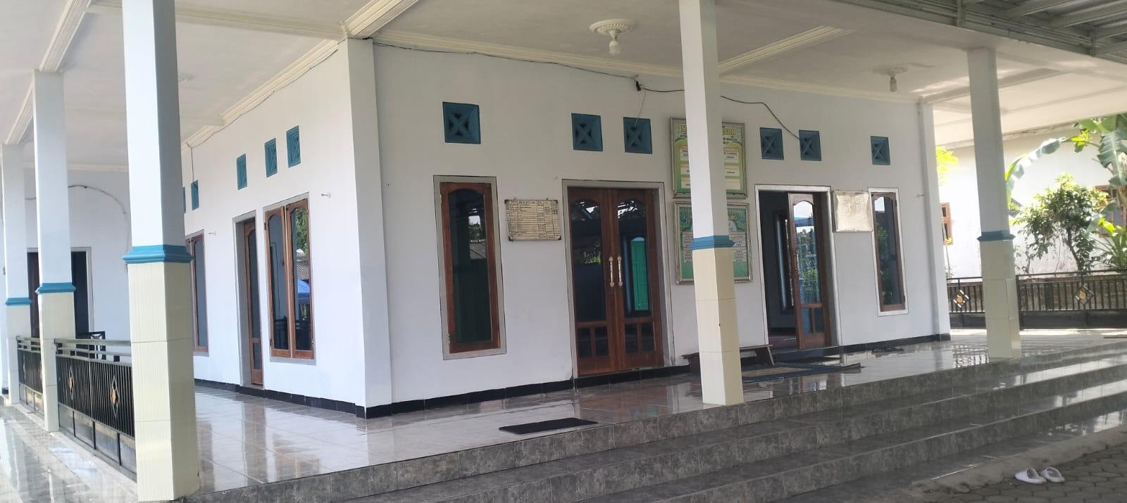 Foto Depan Masjid & Papan Nama — Al Aqsho, Temuasri, Sempu