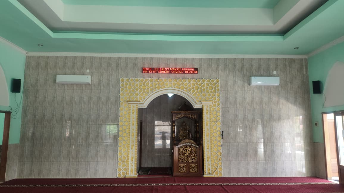 Foto Dalam Masjid (Mimbar/Mihrab) — Masjid Sidratul Muntaha, Pengantigan, Banyuwangi