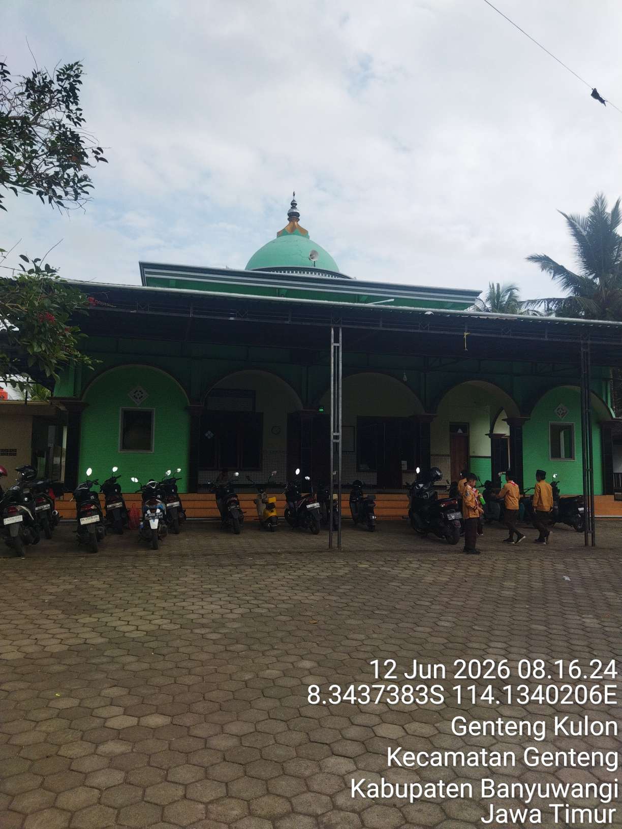 Foto Depan Masjid & Papan Nama — DARUN NAJAH, Setail, Genteng