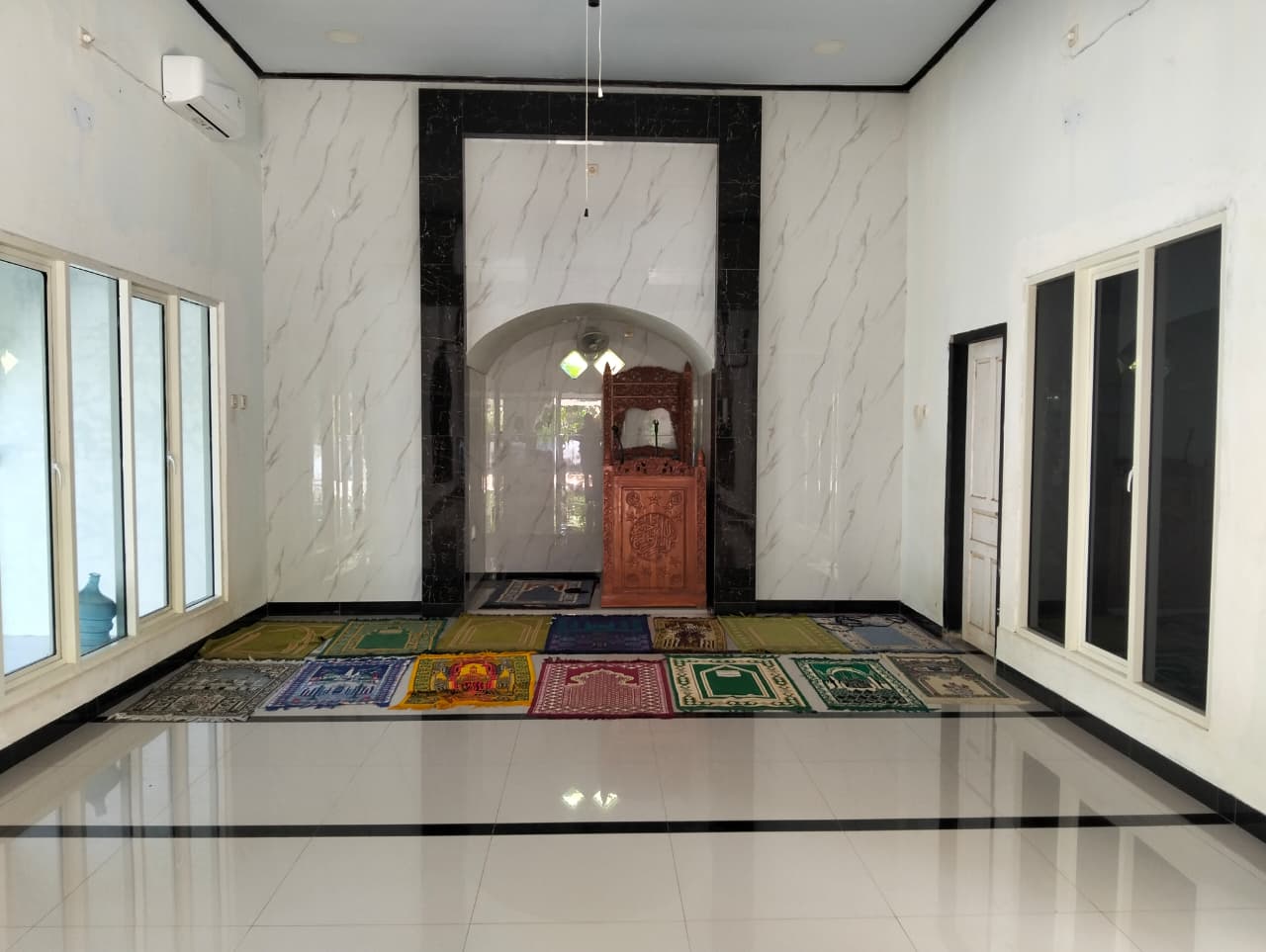 Foto Dalam Masjid (Mimbar/Mihrab) — AL- Istiqomah, Bimorejo, Wongsorejo
