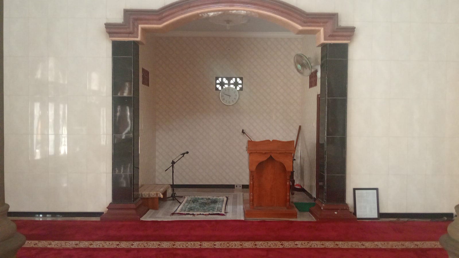 Foto Dalam Masjid (Mimbar/Mihrab) — BAITUL MUBALIGHIN, Sukorejo, Bangorejo