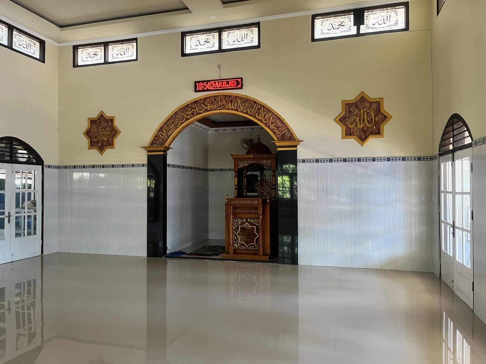 Foto Dalam Masjid (Mimbar/Mihrab) — Al-Ikhlas, Sukonatar, Srono