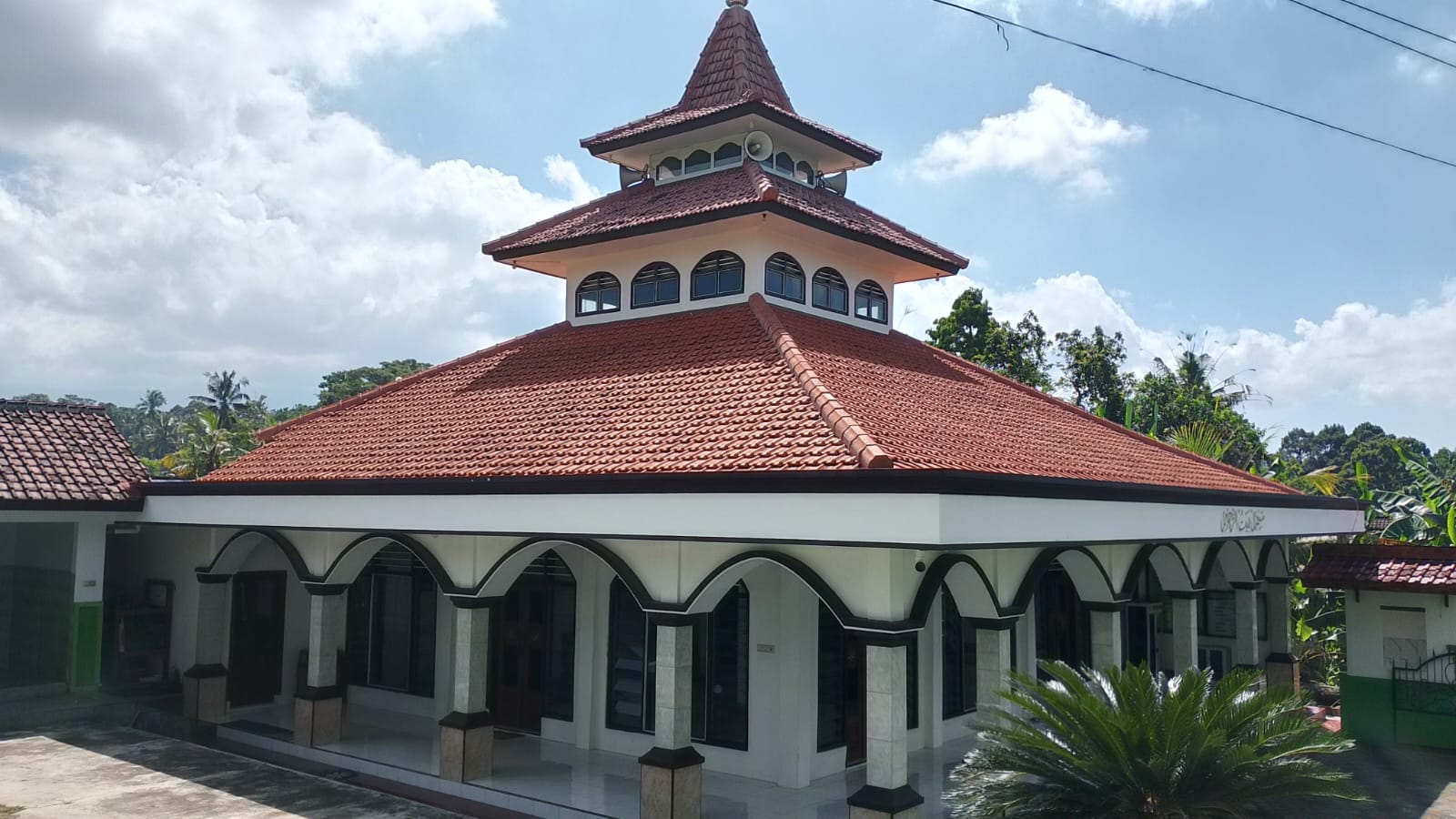 Foto Depan Masjid & Papan Nama — BAITURROHIM, Jambesari, Giri