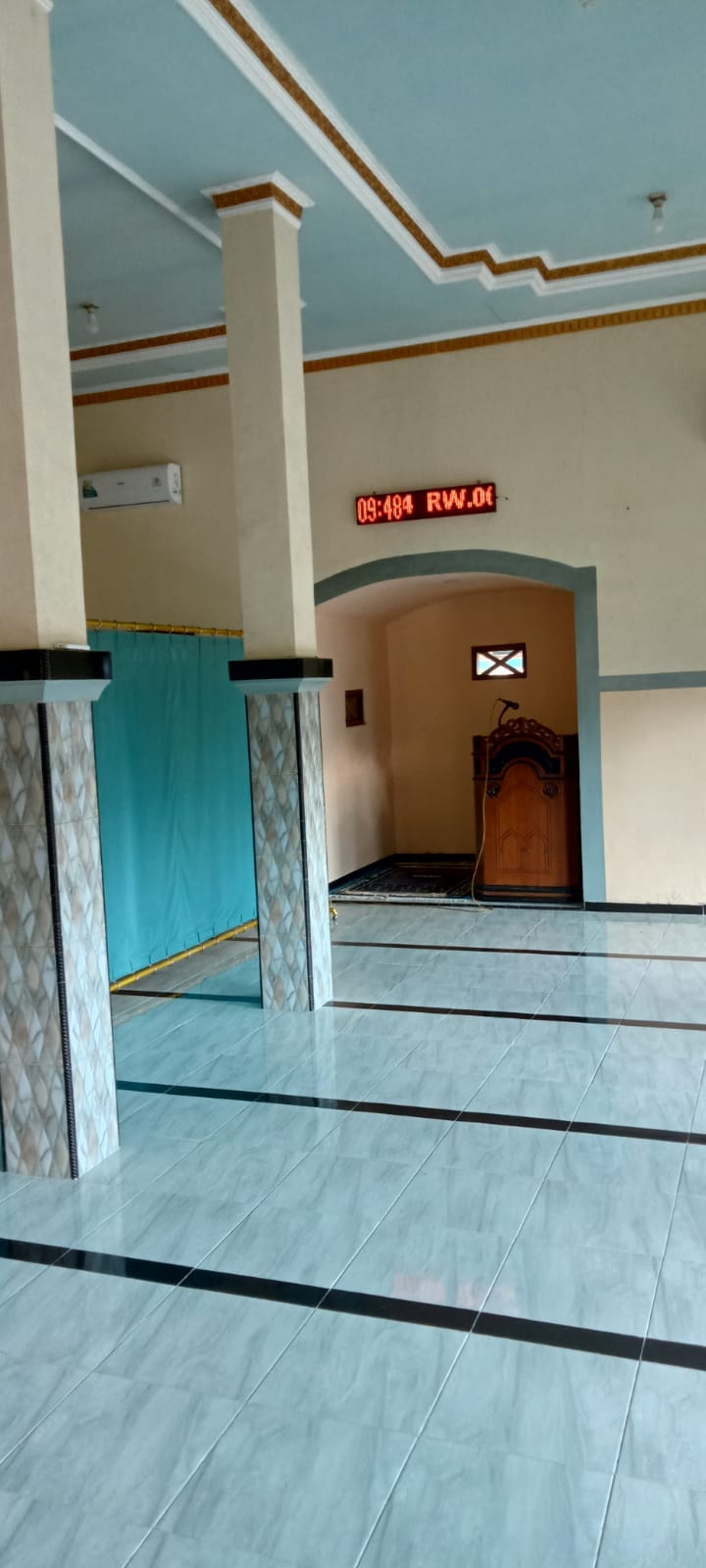 Foto Dalam Masjid (Mimbar/Mihrab) — MAMBA'UL ABROR, Kesilir, Siliragung