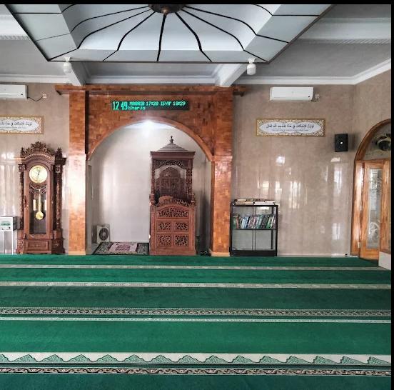 Foto Dalam Masjid (Mimbar/Mihrab) — BAITUL QUDDUS, Mojopanggung, Giri