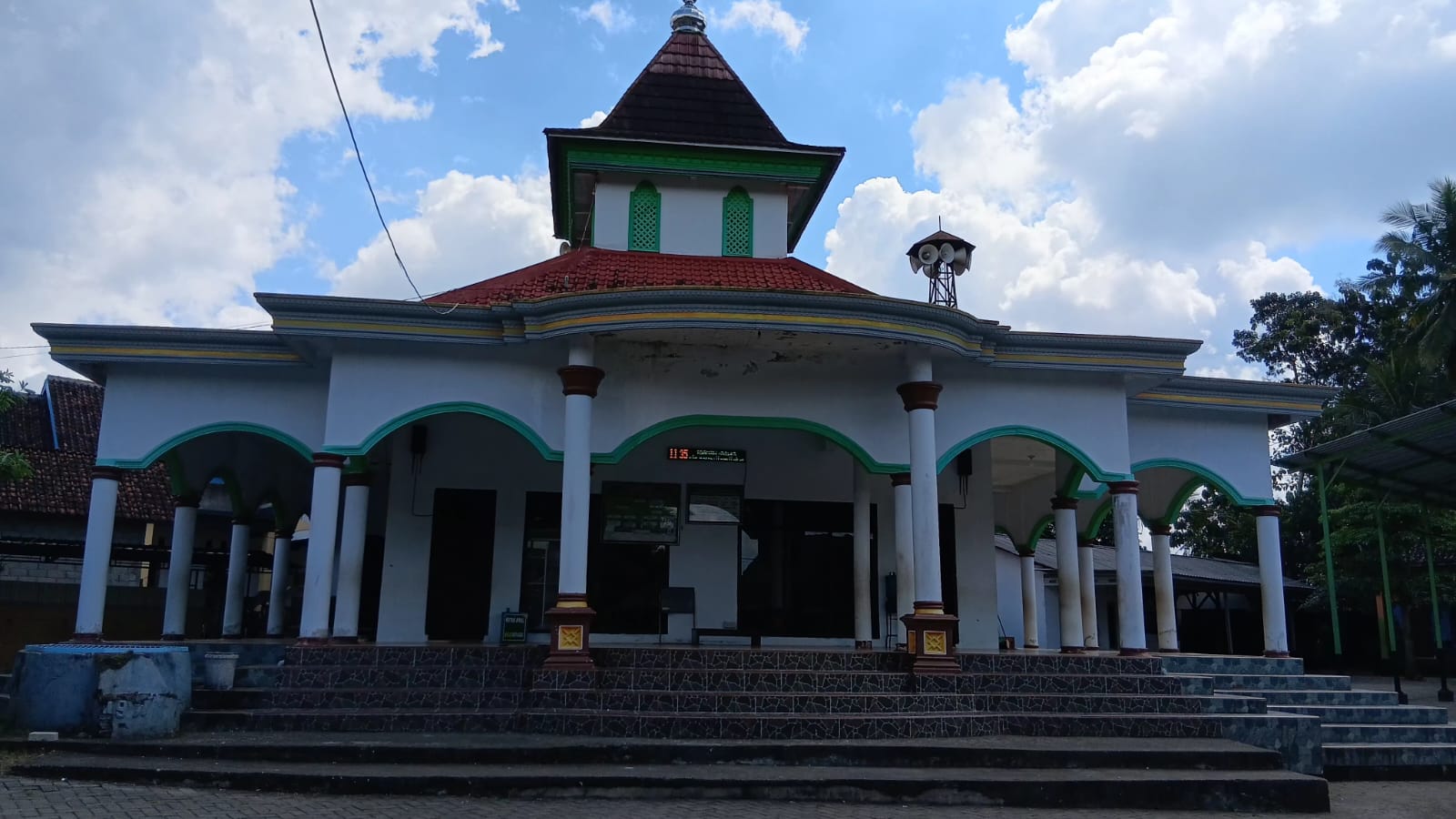 Foto Depan Masjid & Papan Nama — AS-SYUHADA`, Barurejo, Siliragung