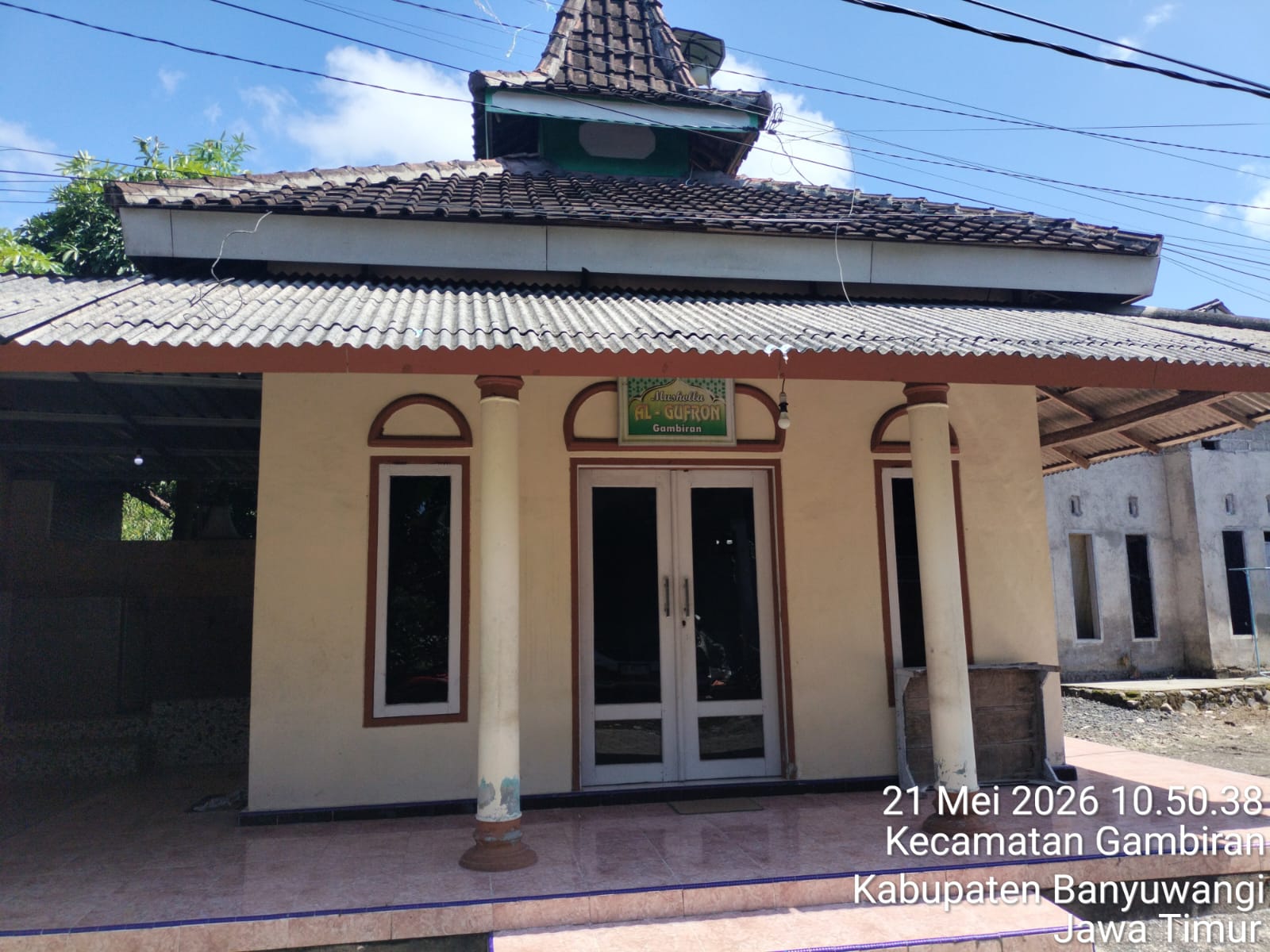 Foto Depan Masjid & Papan Nama — AL GUFRON, Gambiran, Gambiran
