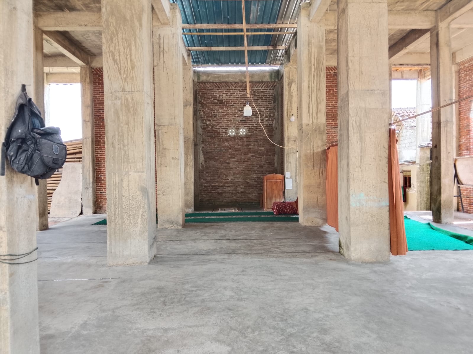 Foto Dalam Masjid (Mimbar/Mihrab) — BAITUL MUKMININ, Barurejo, Siliragung