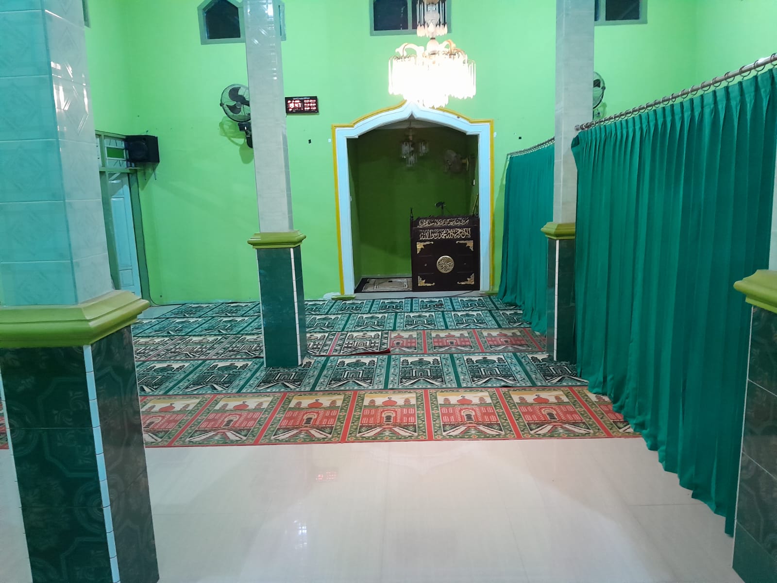 Foto Dalam Masjid (Mimbar/Mihrab) — BAITUL MUSTAQIM, Boyolangu, Giri