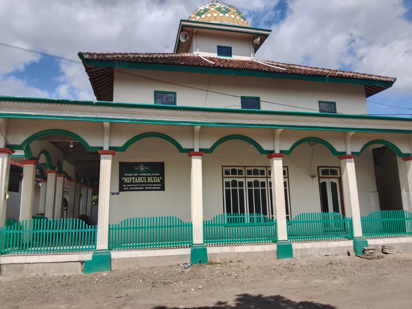 Foto Depan Masjid & Papan Nama — MIFTAHUL HUDA, Barurejo, Siliragung
