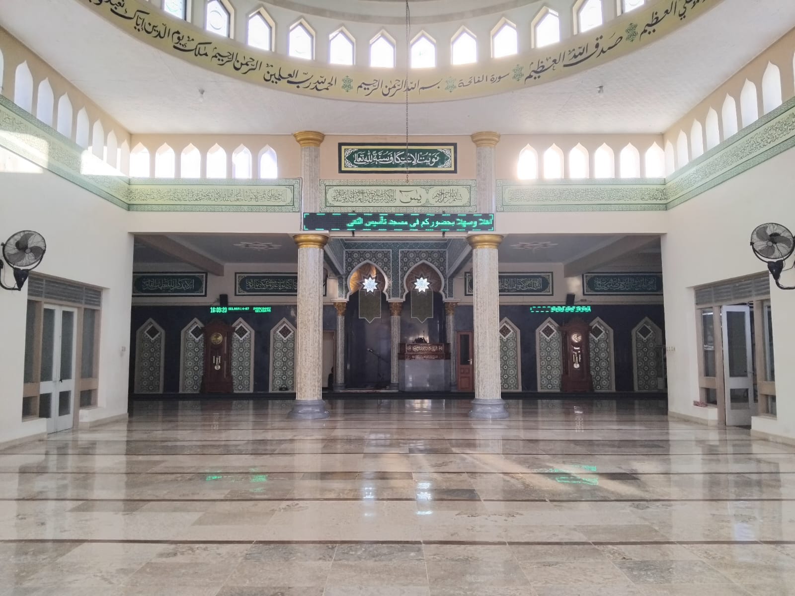 Foto Dalam Masjid (Mimbar/Mihrab) — TA'SISUTTUQO, Pakistaji, Kabat