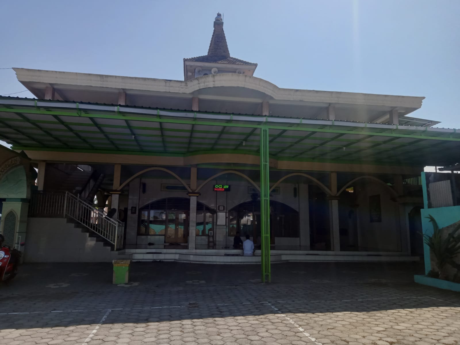 Foto Depan Masjid & Papan Nama — BAITUL MUTTAQIEN, Kalirejo, Kabat