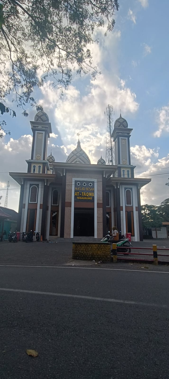 Foto Depan Masjid & Papan Nama — At-Taqwa, Tegaldlimo, Tegaldlimo