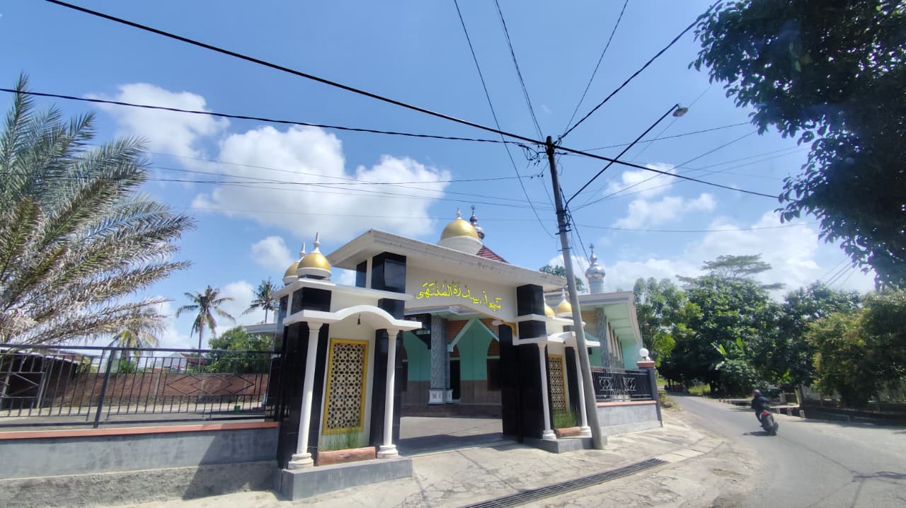 Foto Depan Masjid & Papan Nama — Masjid Sidratul Muntaha, Pengantigan, Banyuwangi