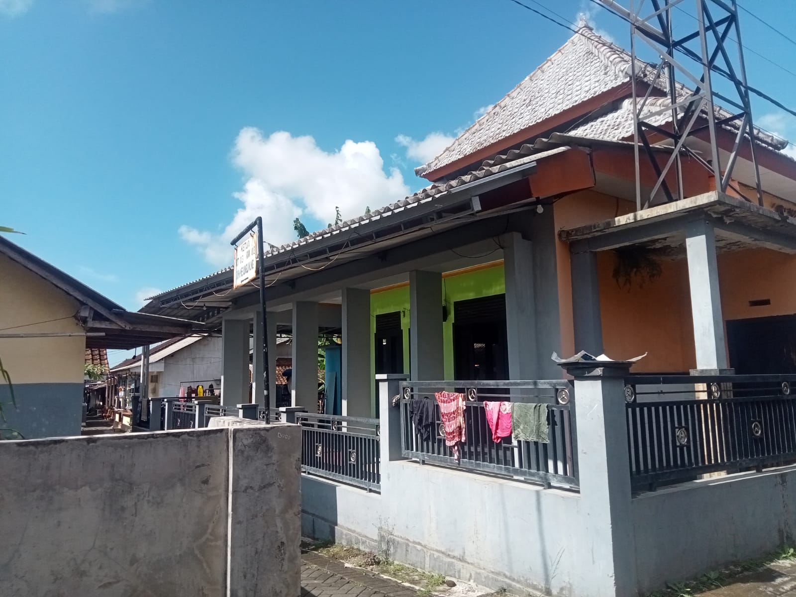 Foto Depan Masjid & Papan Nama — BAITUL MUTTAQIN, Kemiri, Singojuruh
