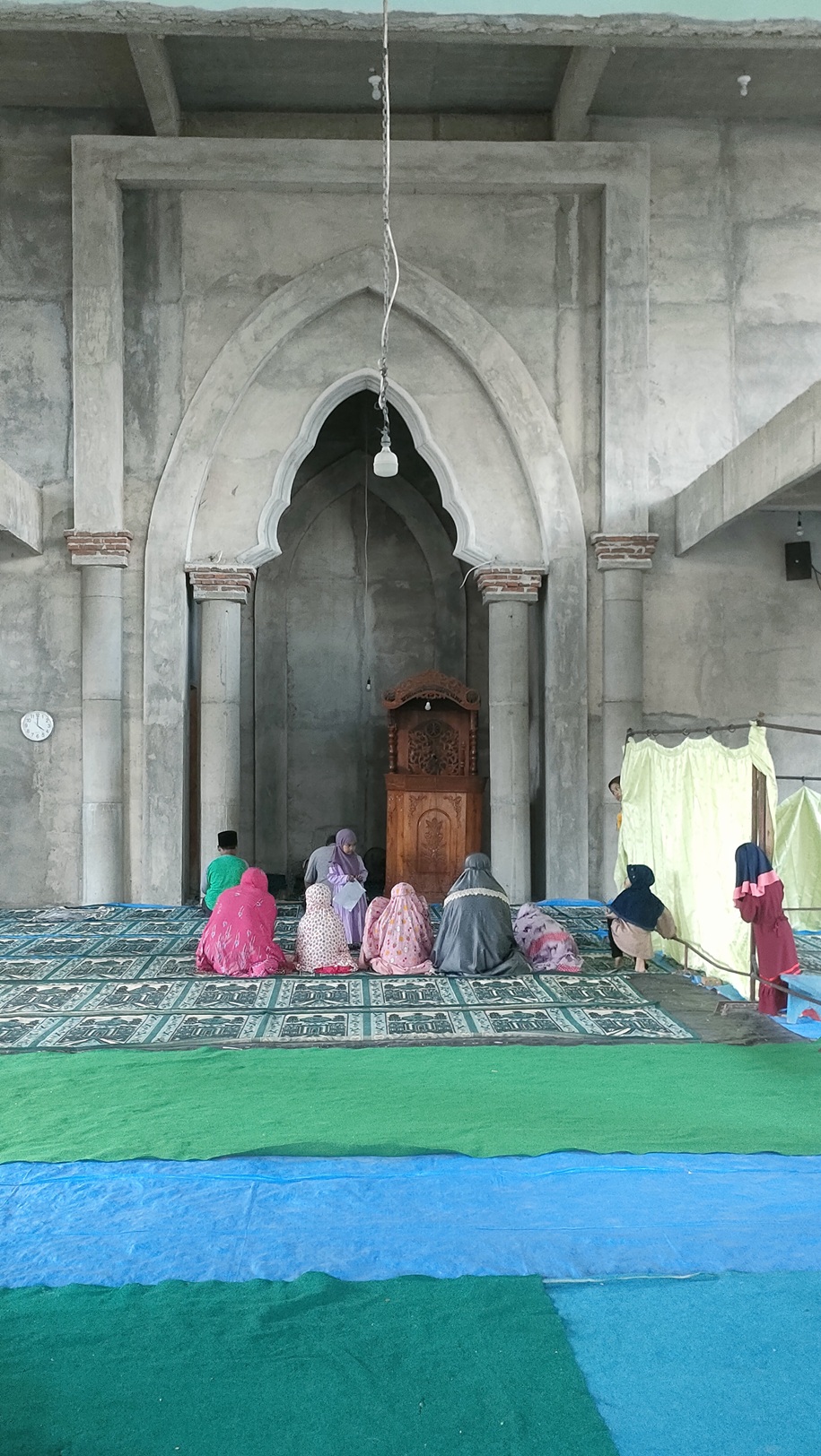 Foto Dalam Masjid (Mimbar/Mihrab) — BAITURROHIM, Buluagung, Siliragung