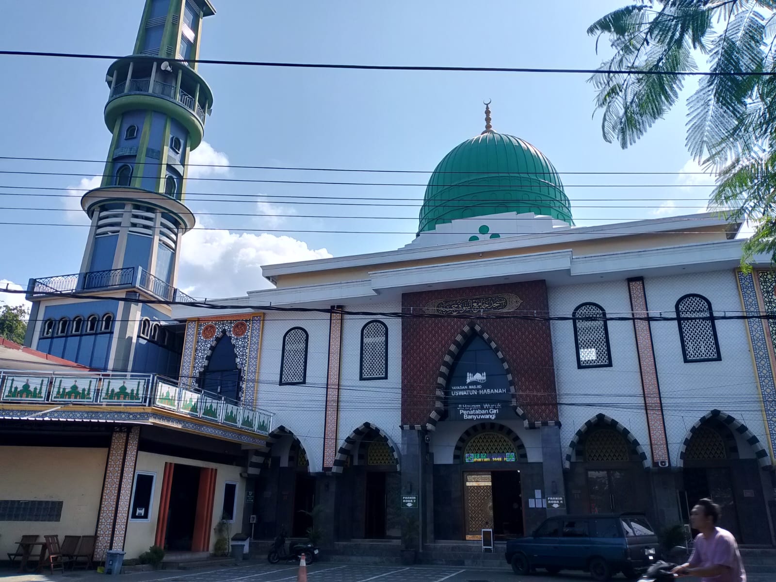Foto Depan Masjid & Papan Nama — USWATUN HASANAH, Penataban, Giri