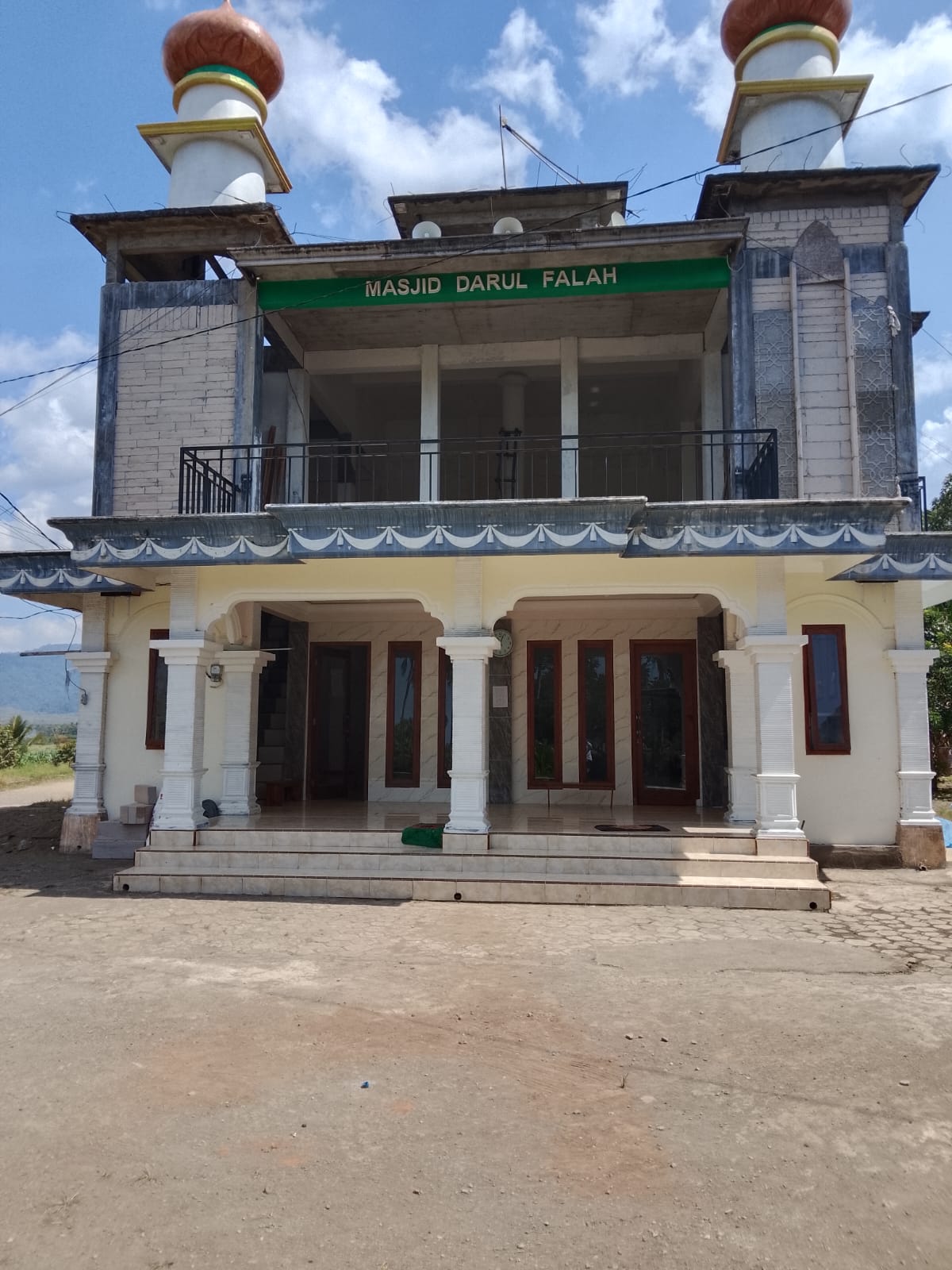 Foto Depan Masjid & Papan Nama — DARUL FALAH, Barurejo, Siliragung