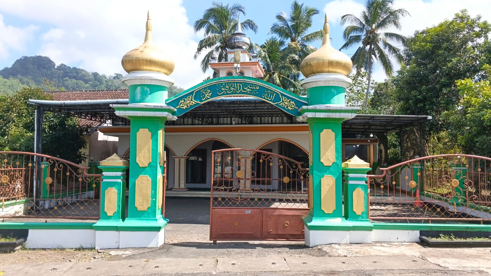 Foto Depan Masjid & Papan Nama — AT-TAUFIQ, Karangharjo, Glenmore