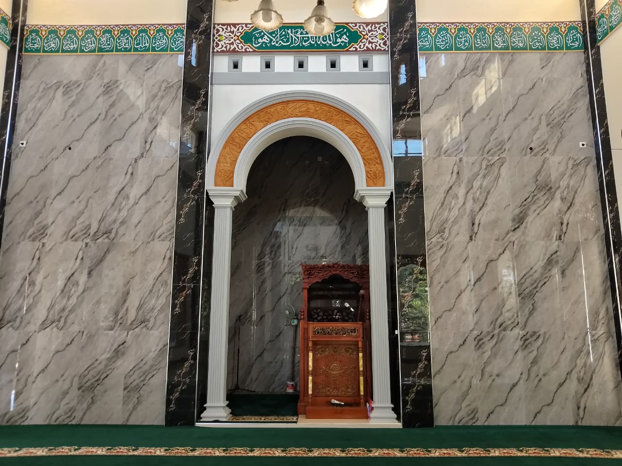Foto Dalam Masjid (Mimbar/Mihrab) — BAITUL KARIM, Tampo, Cluring