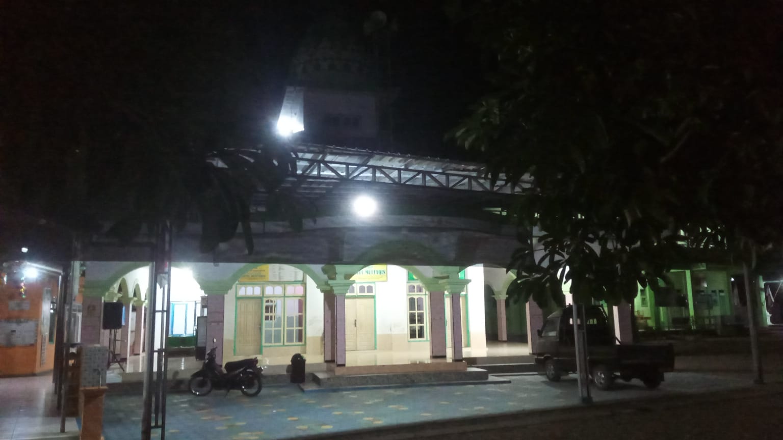 Foto Depan Masjid & Papan Nama — BAITUL MUTTAQIN, Kandangan, Pesanggaran