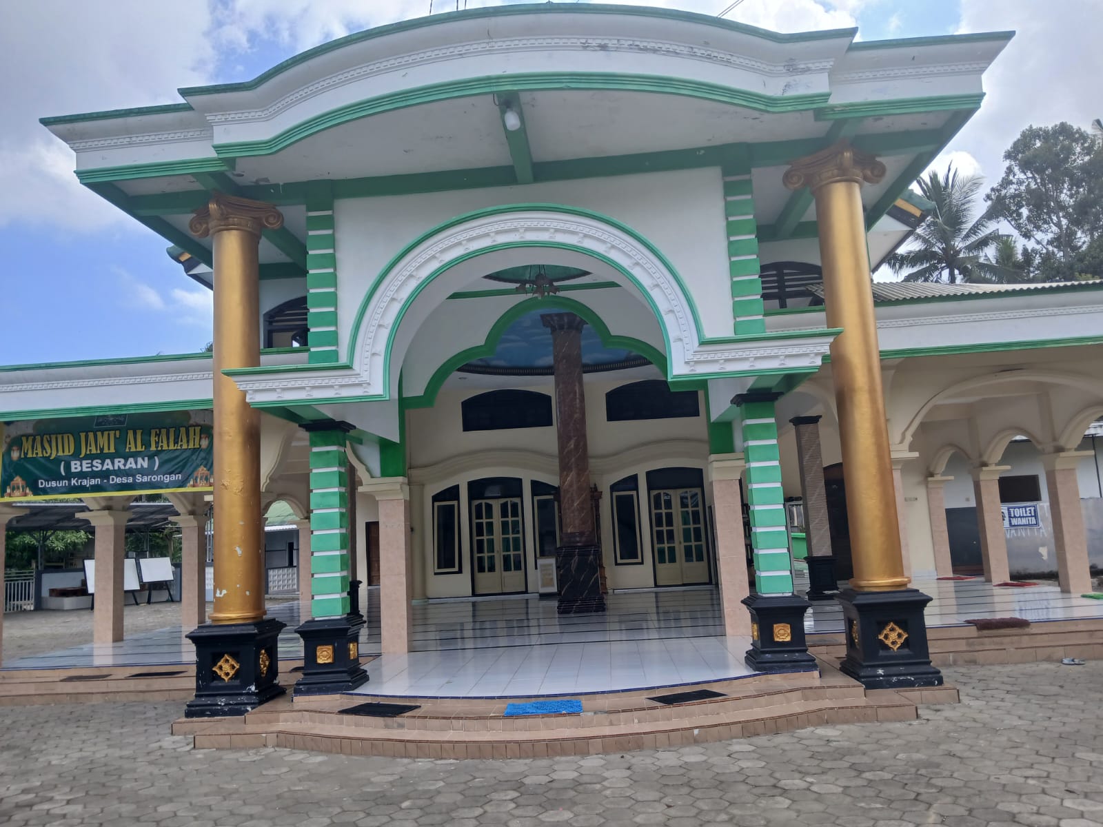 Foto Depan Masjid & Papan Nama — AL FALAH, Sarongan, Pesanggaran