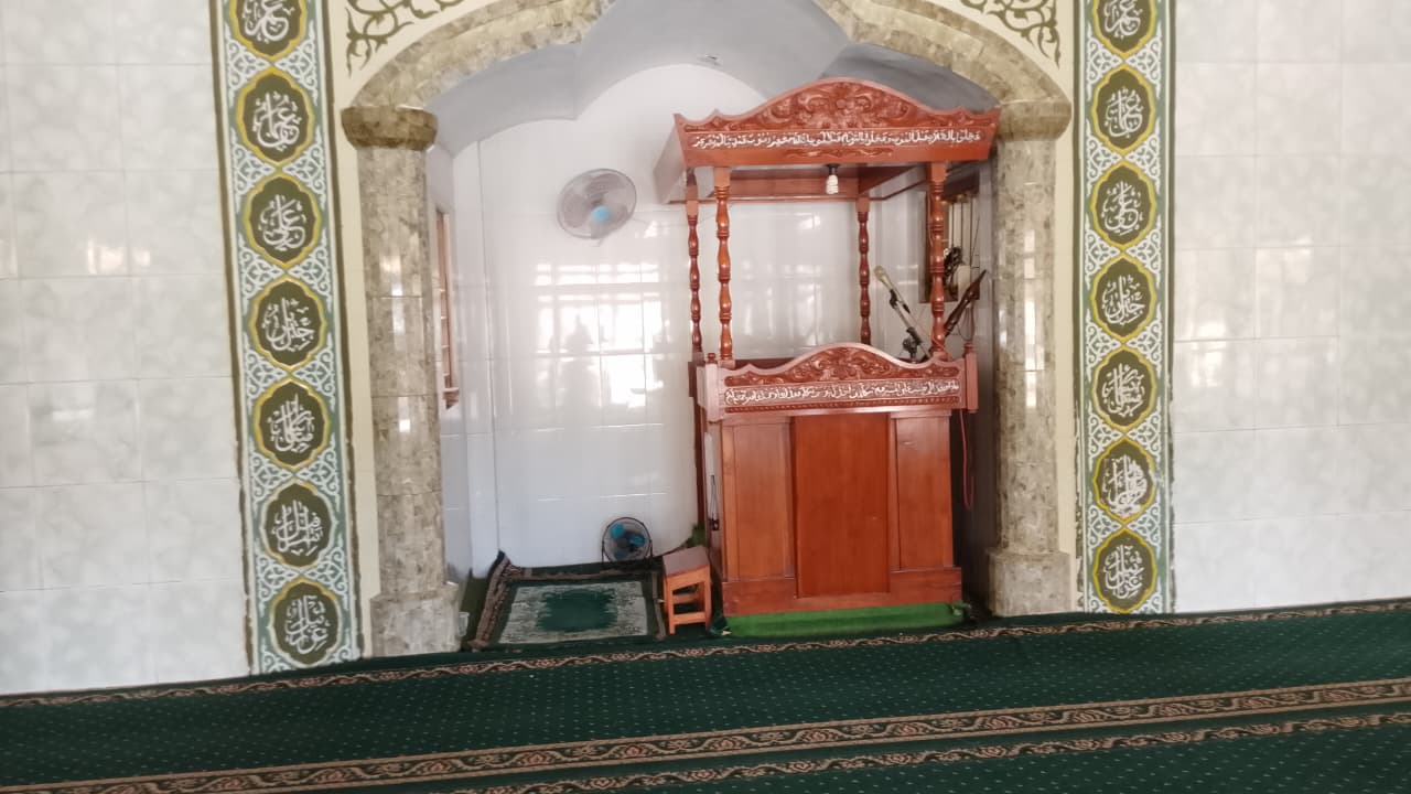 Foto Dalam Masjid (Mimbar/Mihrab) — BAITUR ROHIM, Sumberkencono, Wongsorejo