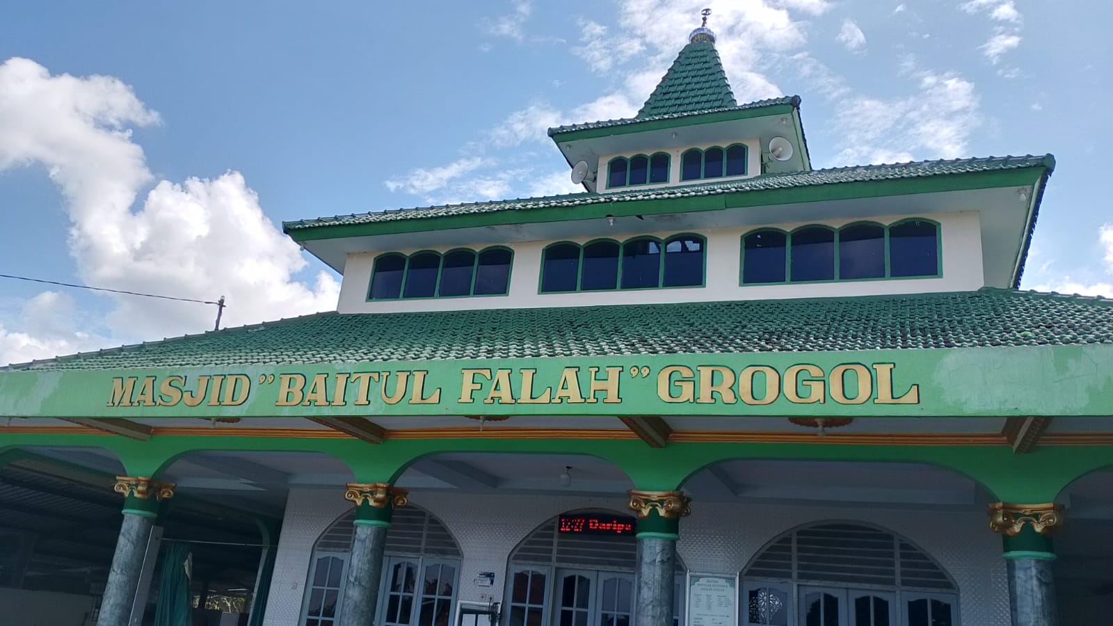 Foto Depan Masjid & Papan Nama — BAITUL FALAH, Grogol, Giri