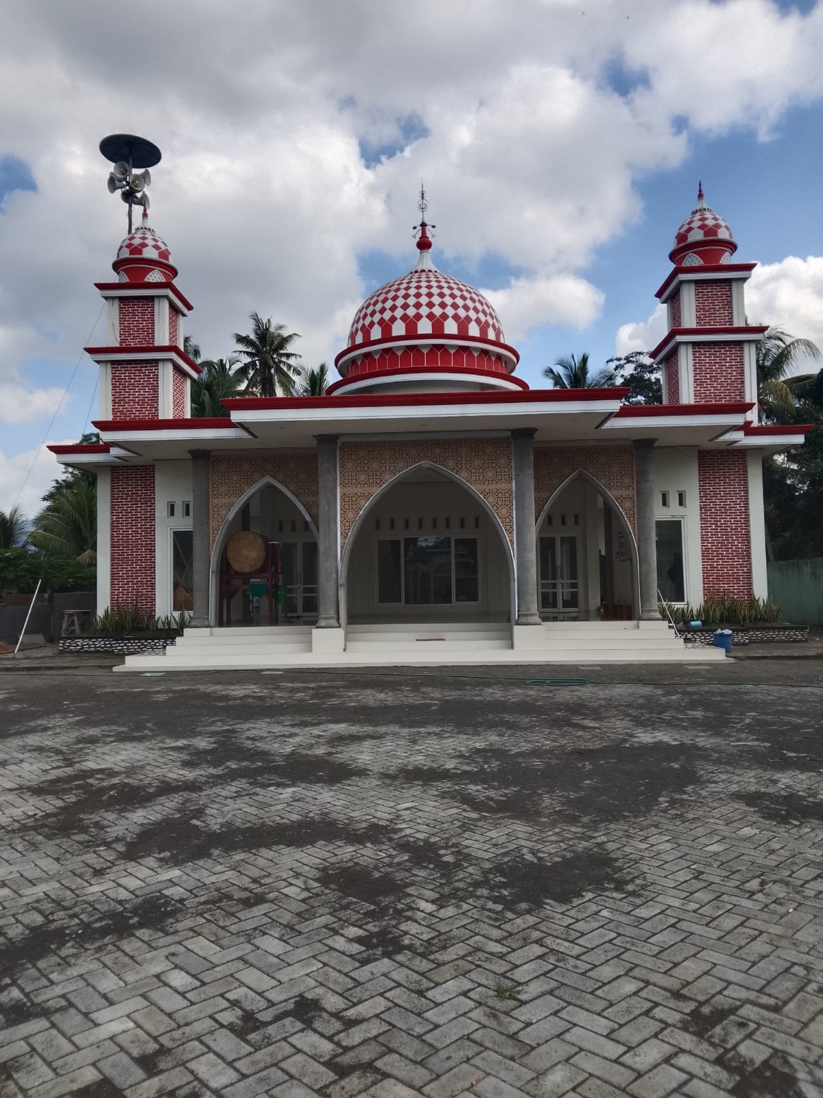 Foto Depan Masjid & Papan Nama — BAITUL MUTTAQIN, Barurejo, Siliragung