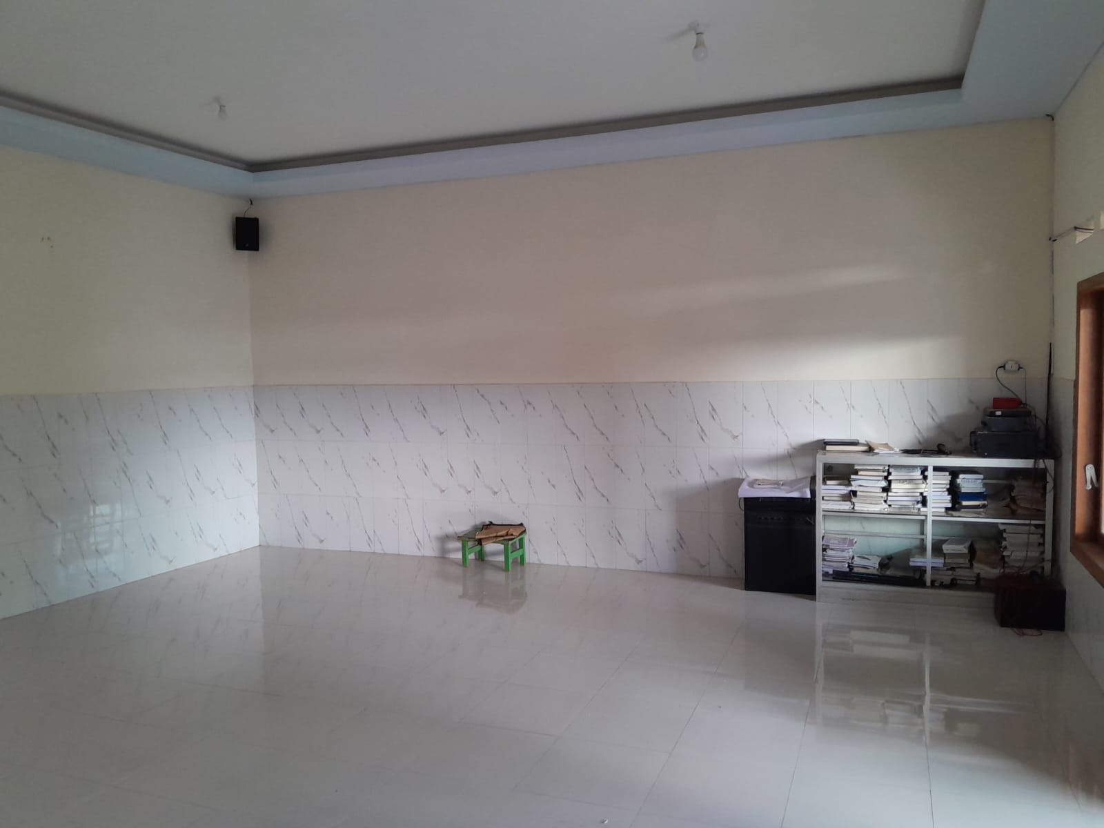 Foto Dalam Masjid (Mimbar/Mihrab) — Raudhotus Sybyan, Boyolangu, Giri