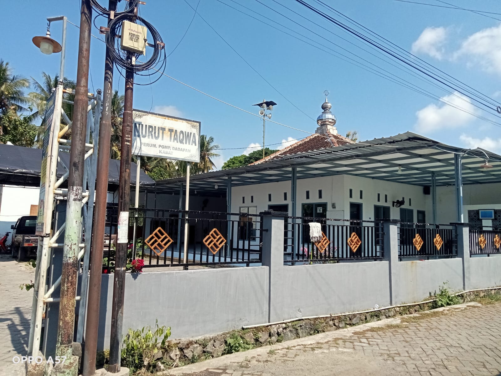 Foto Depan Masjid & Papan Nama — NURUT TAQWA, Dadapan, Kabat