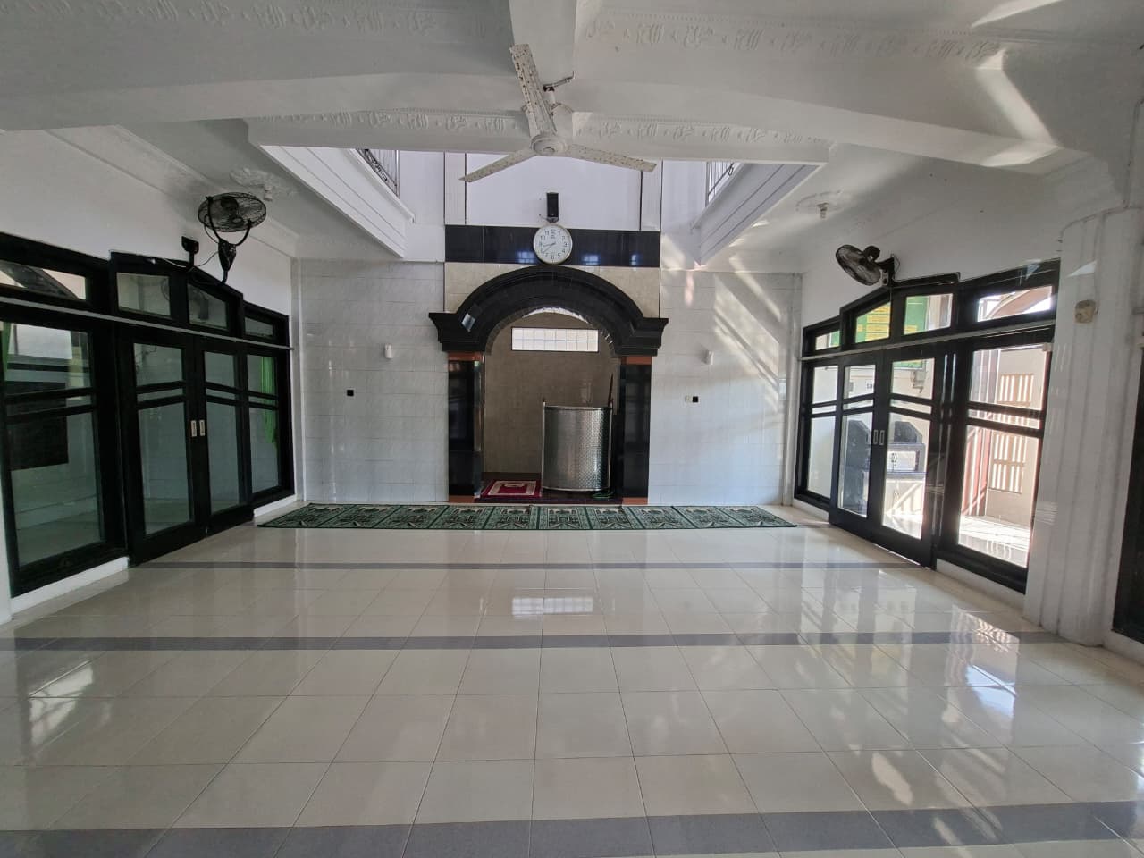 Foto Dalam Masjid (Mimbar/Mihrab) — BAITUL AMIN, Kedungringin, Muncar