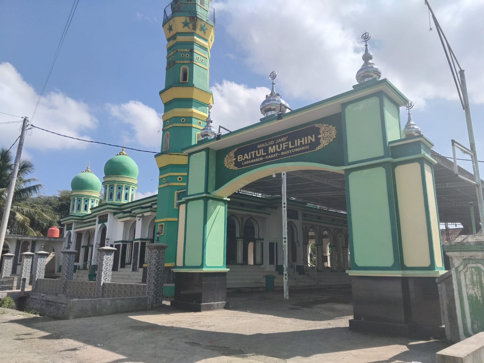 Foto Depan Masjid & Papan Nama — BAITUL MUFLIHIN, Labanasem, Kabat