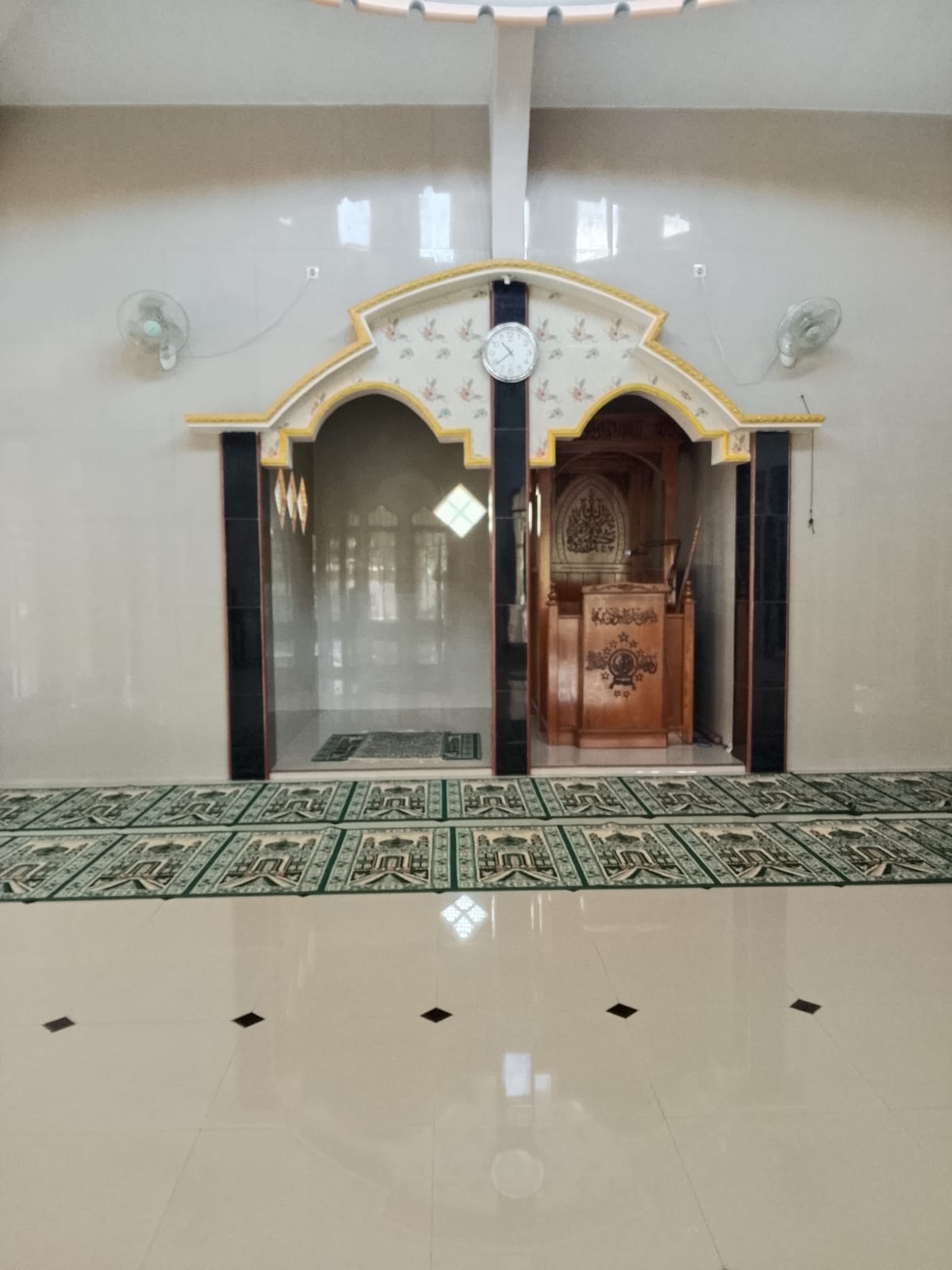 Foto Dalam Masjid (Mimbar/Mihrab) — BAITUL UBUDIYAH, Barurejo, Siliragung