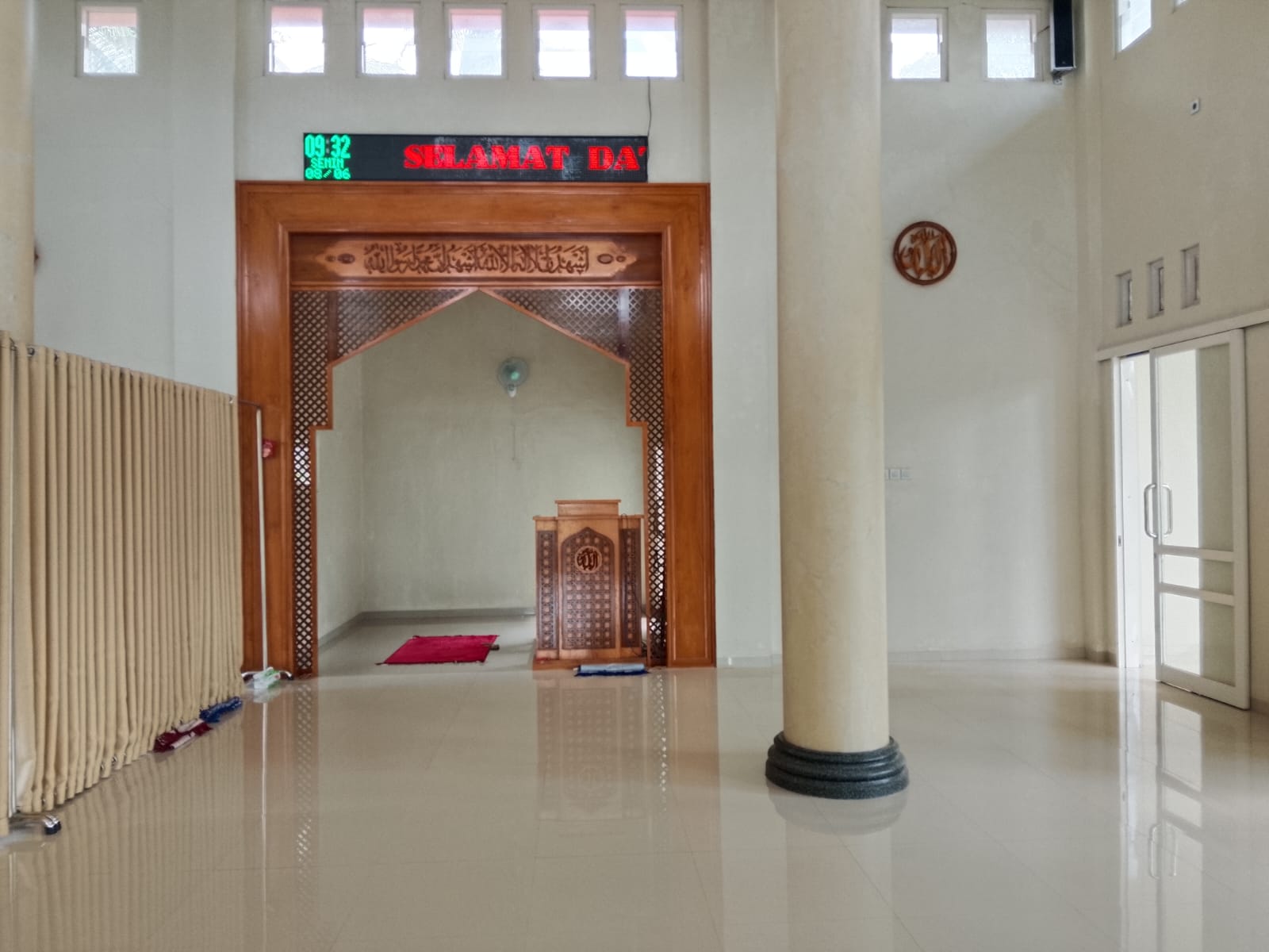 Foto Dalam Masjid (Mimbar/Mihrab) — BAITUL MUTTAQIN, Barurejo, Siliragung