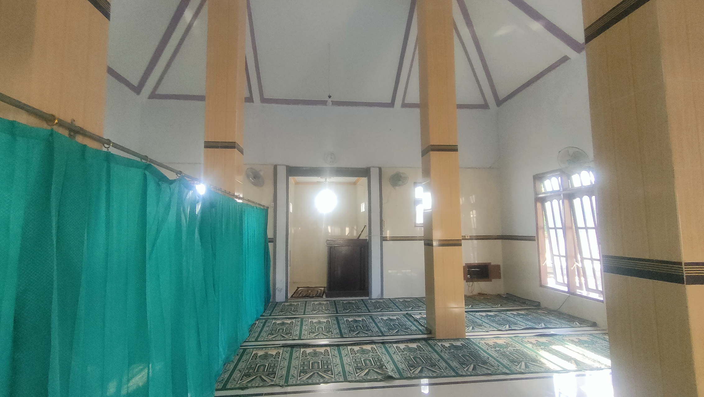 Foto Dalam Masjid (Mimbar/Mihrab) — MIFTAHUL HUDA, Buluagung, Siliragung