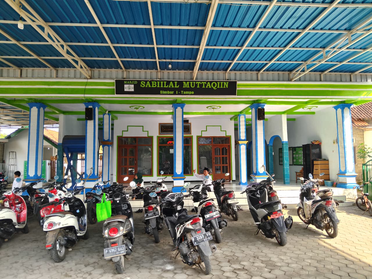 Foto Depan Masjid & Papan Nama — SABILAL MUTTAQIN, Tampo, Cluring