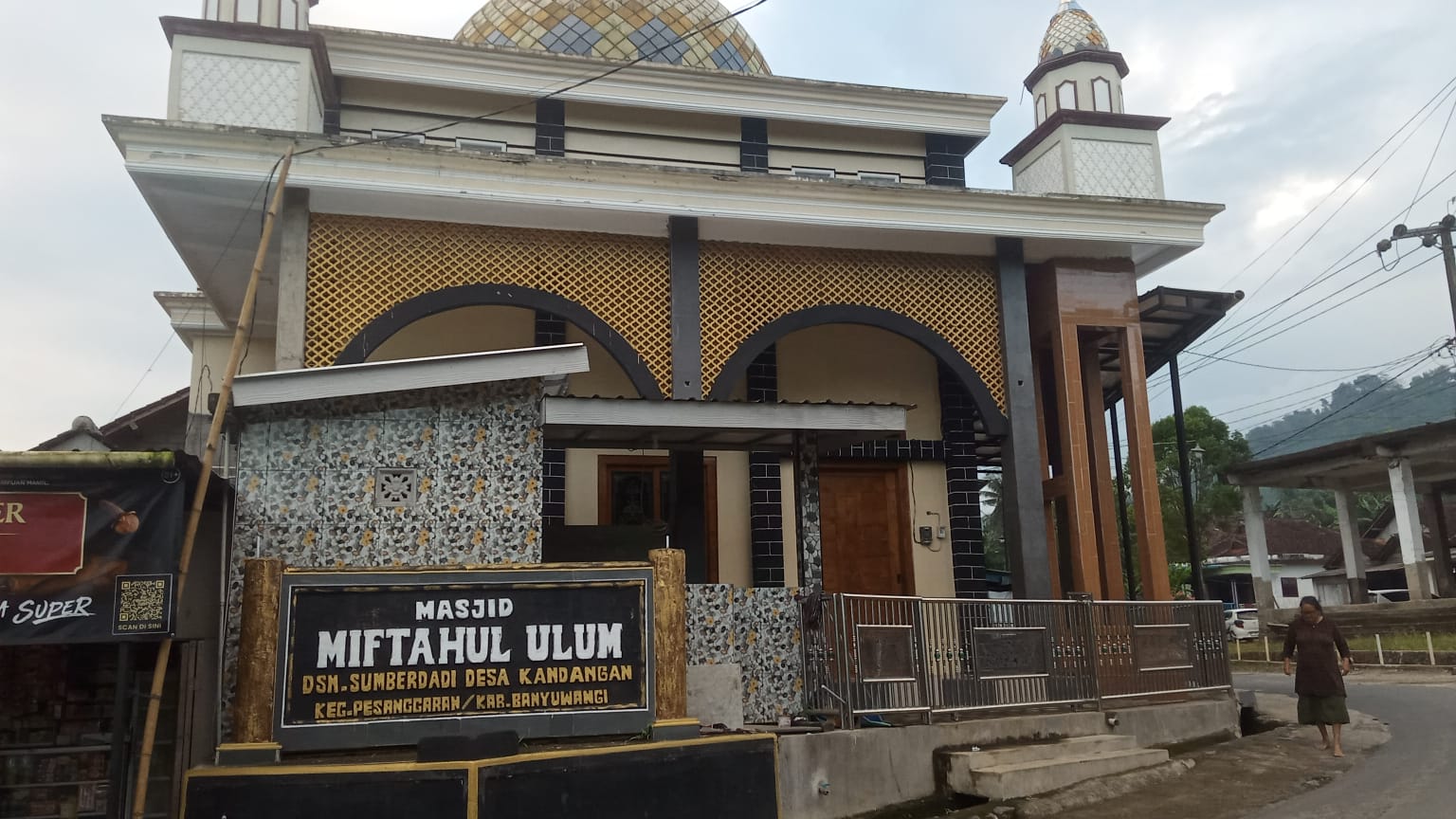 Foto Depan Masjid & Papan Nama — MIFTAHUL ULUM, Kandangan, Pesanggaran