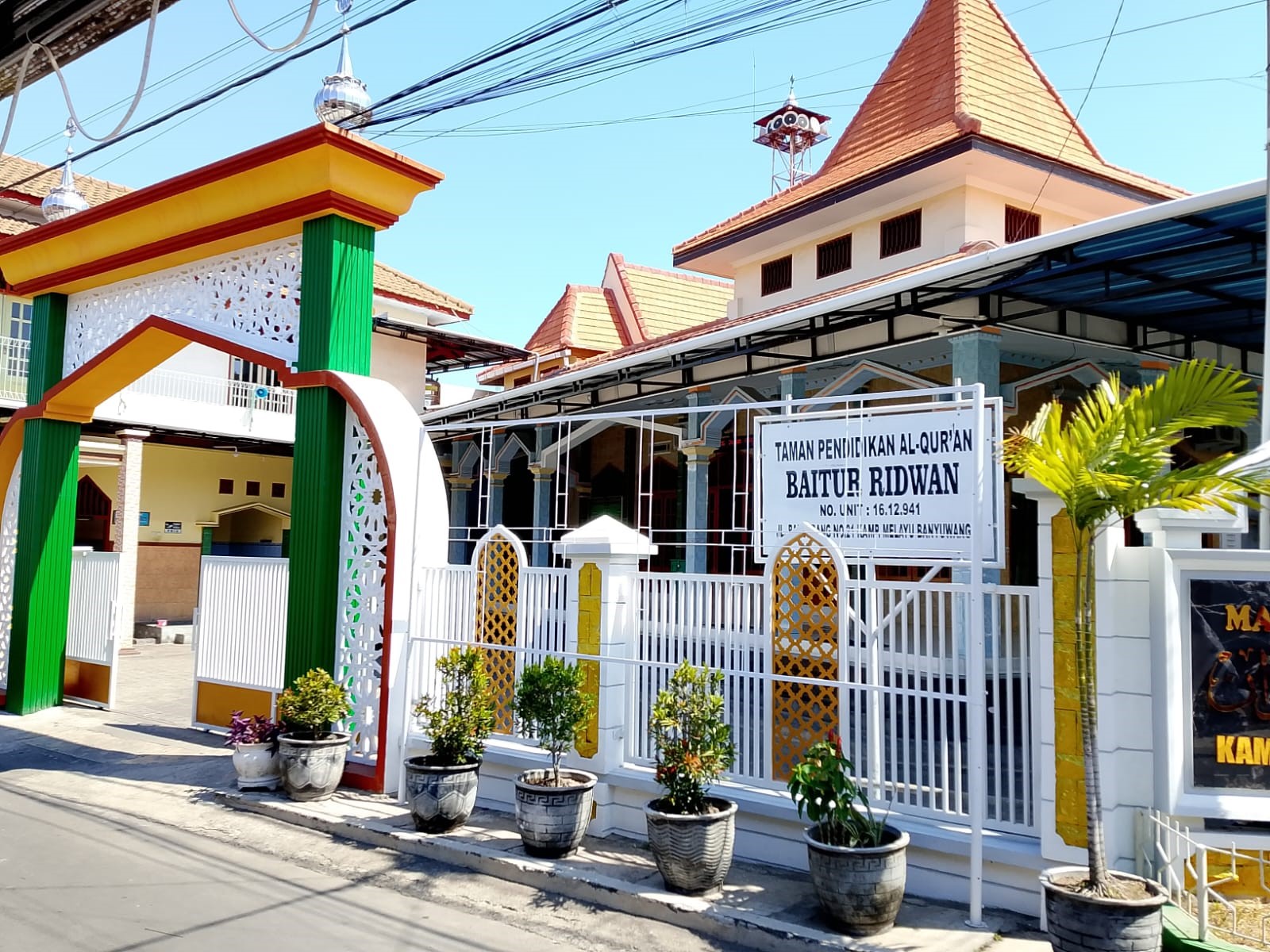 Foto Depan Masjid & Papan Nama — BAITUR RIDWAN, Kampung Melayu, Banyuwangi