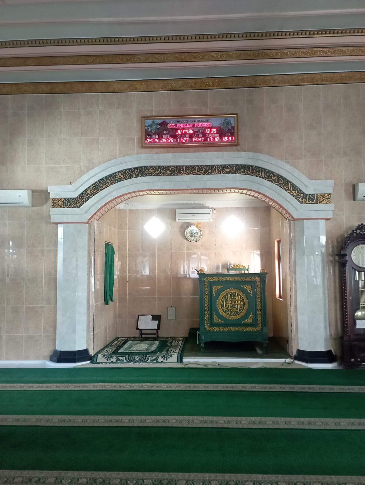 Foto Dalam Masjid (Mimbar/Mihrab) — BAITUN  NA'IM, Kemiri, Singojuruh