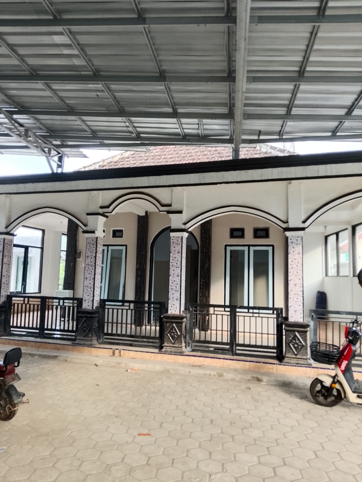 Foto Depan Masjid & Papan Nama — MIFTAHUL HIDAYAH, Sarongan, Pesanggaran