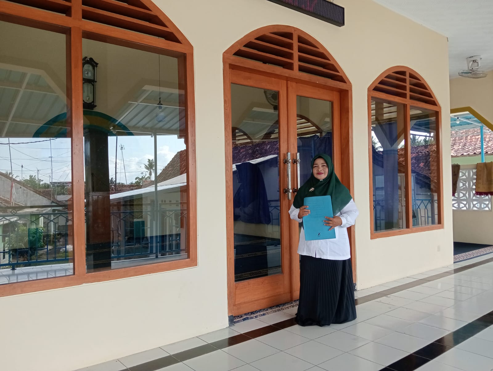 Foto Depan Masjid & Papan Nama — NUR ROHMAH, Giri, Giri