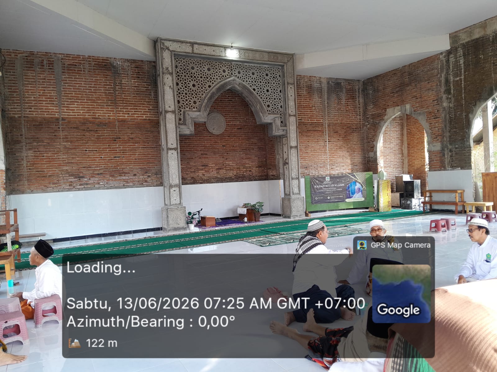 Foto Dalam Masjid (Mimbar/Mihrab) — Darul Furqon, Boyolangu, Giri