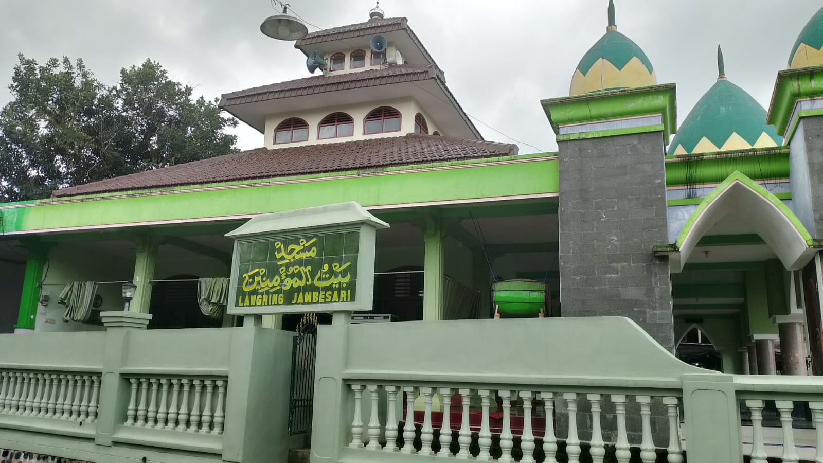 Foto Depan Masjid & Papan Nama — BAITUL MU'MININ, Jambesari, Giri
