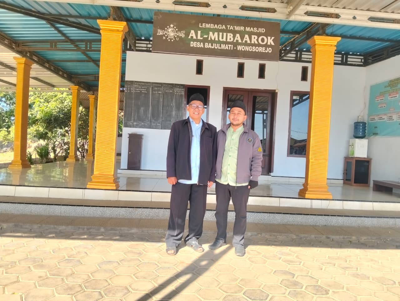 Foto Depan Masjid & Papan Nama — Al-Mubaarok, Bajulmati, Wongsorejo