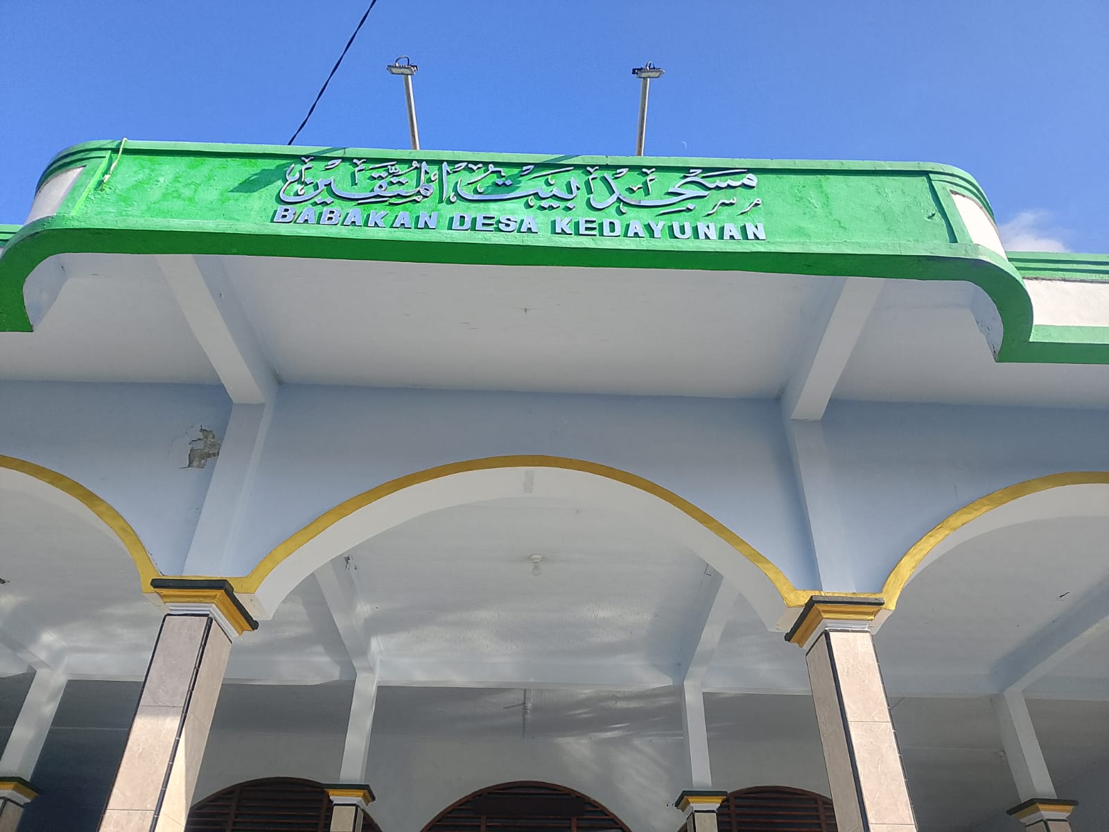 Foto Depan Masjid & Papan Nama — Baitul Muttaqin, Kedayunan, Kabat