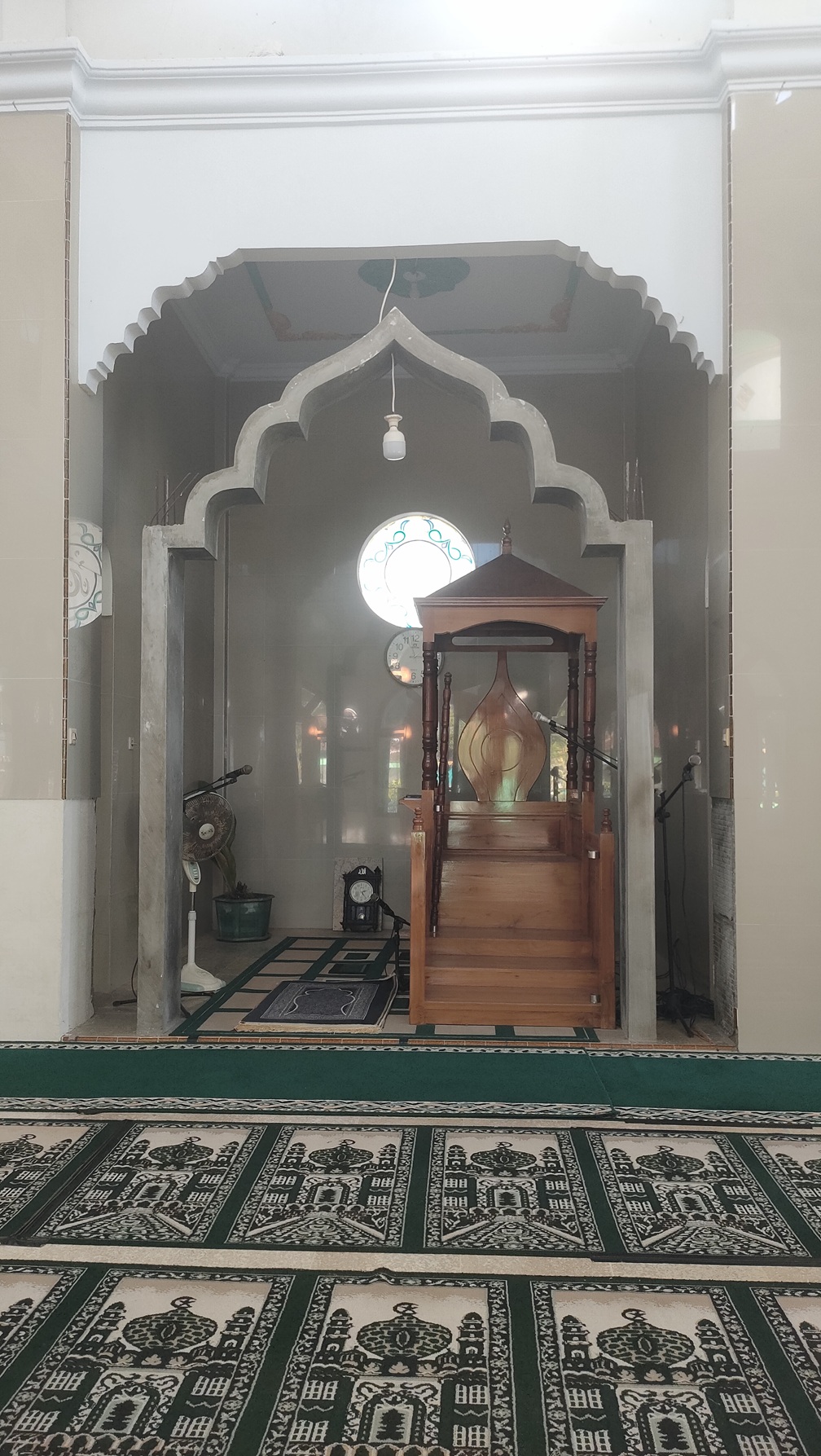 Foto Dalam Masjid (Mimbar/Mihrab) — BAITUSSAJIDIN, Buluagung, Siliragung