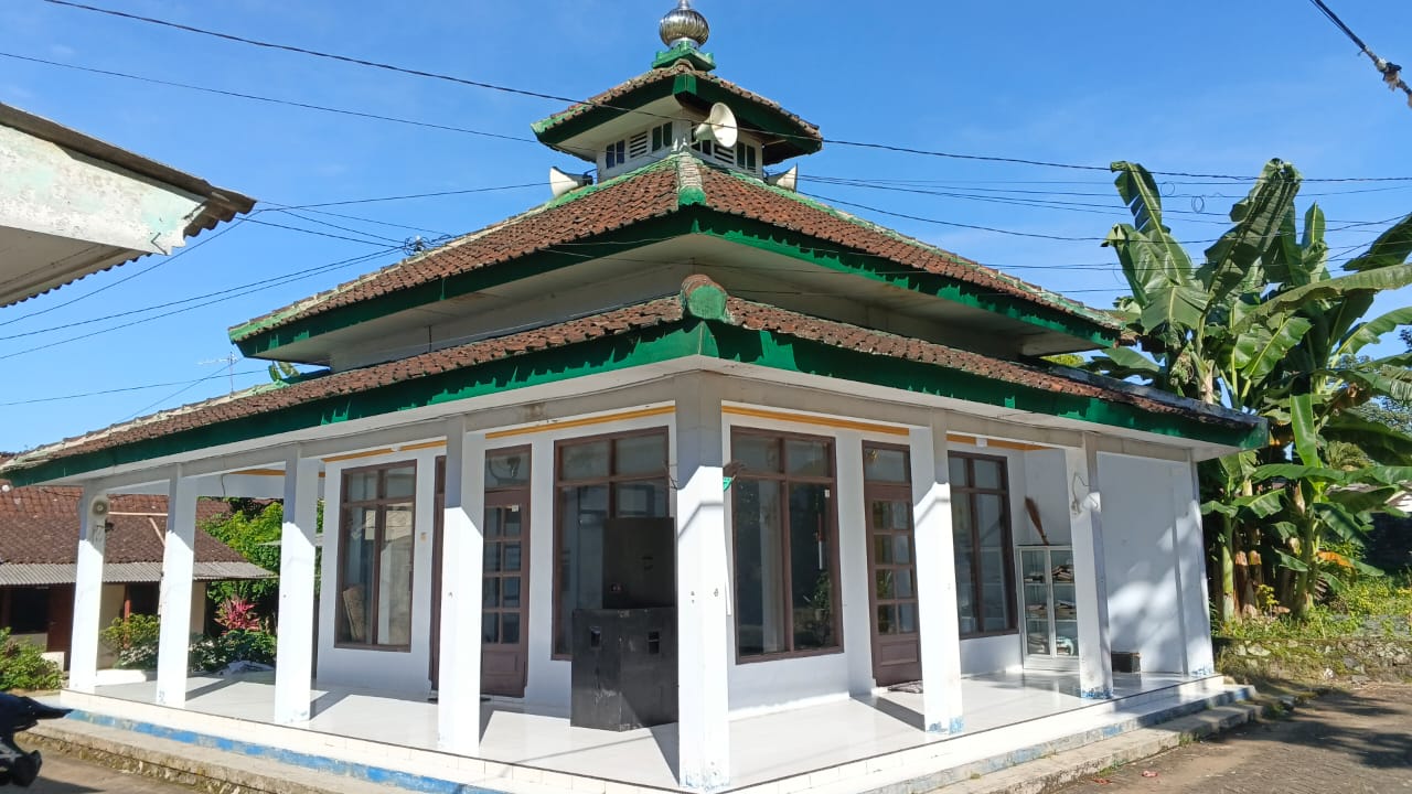 Foto Depan Masjid & Papan Nama — NURUL KHOLILI, Tegalharjo, Glenmore
